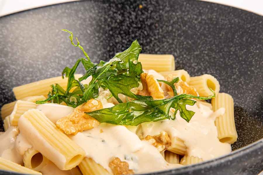 pasta-con-gorgonzola-nueces-y-rucula-catering